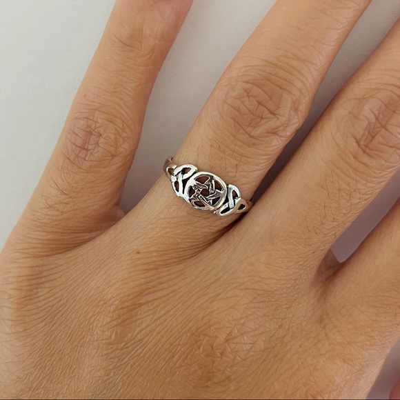 Sterling silver Celtic Triquetra w/ pentagram ring, pentagram ring, Celtic ring - Picture 6 of 9